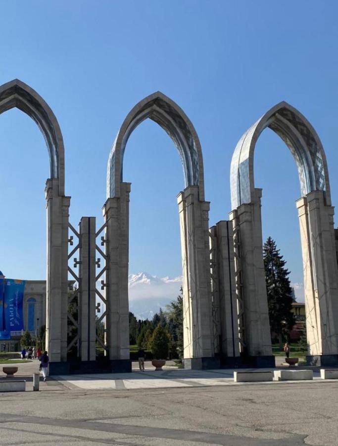 Отличная Квартира Со Всеми Удобствами. Alma-Ata Exteriör bild